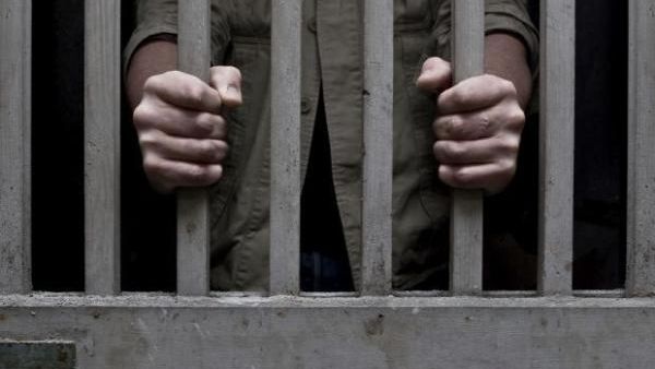 Thievery will get you behind bars. (Shutterstock)