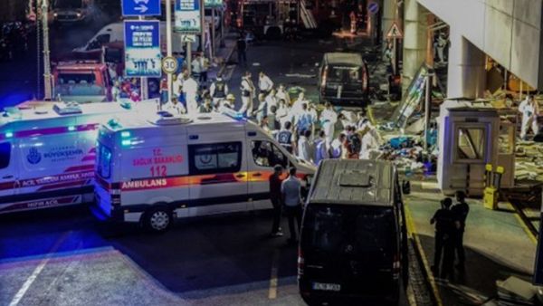 قتل 41 شخصا وأصيب مئات في ثلاثة تفجيرات انتحارية بمطار أتاتورك - أرشيف