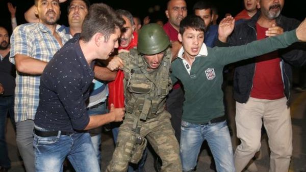 أسفرت محاولة الانقلاب عن 249 قتيلا، إضافة إلى 24 من منفذي المحاولة 