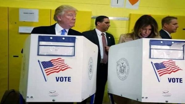ترامب "لا يثق بزوجته" في قلب مقر الاقتراع