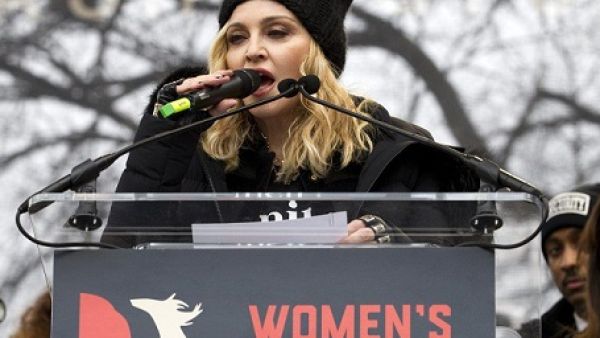 منع أغاني مادونا بعد سبها لـ(ترامب)       