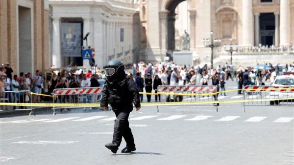 طرد مشبوه يخلي ساحة في الفاتيكان قبل زيارة ترامب