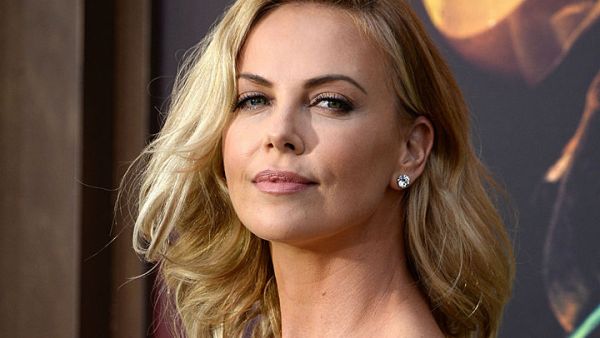 النجمة العالمية تشارليز ثيرون