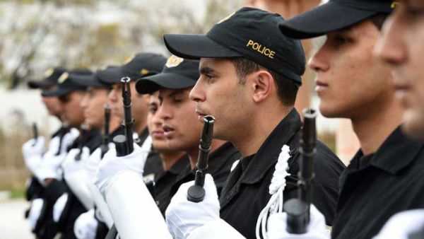 افراد من قوات الامن التونسية