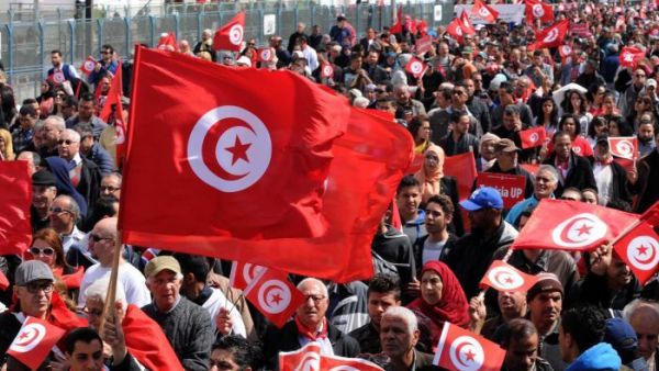 Thousands of people march through the streets of Tunis for an anti-terror demonstration in March 2015. (AFP/Fethi Belaid)