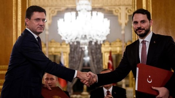 Turkish energy minister Berat Albayrak (R) and his Russian counterpart shake hands after signing an agreement in Istanbul on October 10, 2016. (Ozan Kose/ AFP) Turkish energy minister Berat Albayrak (R) and his Russian counterpart shake hands after signing an agreement in Istanbul on October 10, 2016. (Ozan Kose/ AFP)
