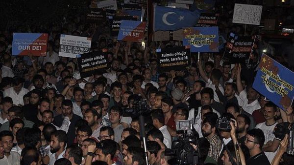 تظاهرات في تركيا احتجاجاً على حظر بكين صيام مسلمي "شينغيانغ"