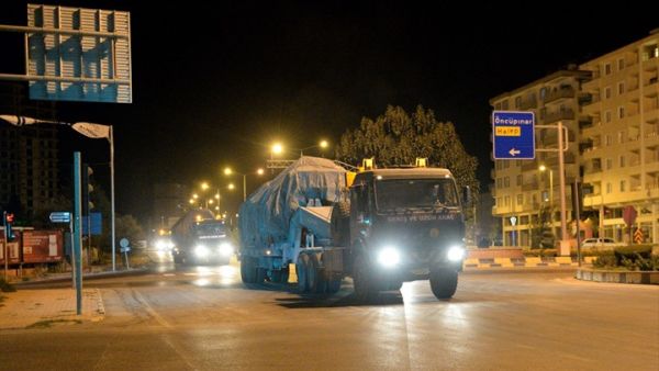 رتل مؤلف من 8 شاحنات تحمل دبابات وحافلات وصل إلى كليس وسط إجراءات أمنية مشددة