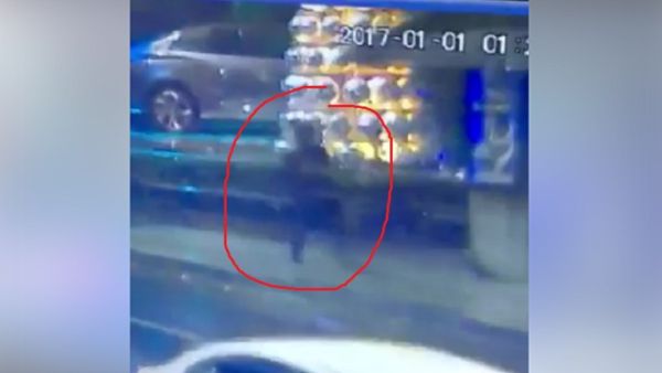 المسلح قتل شخصا يرتدي زي بابا نويل على مدخل النادي قبل العبور لداخله