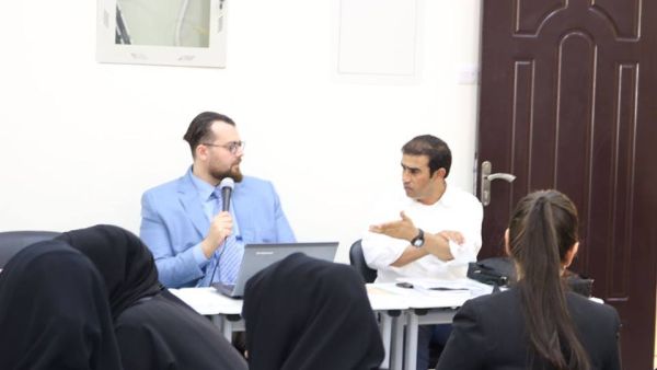 طارق سيف  - الأمين العام للمبادرة الدولية غذائي علاجي محاضرا 