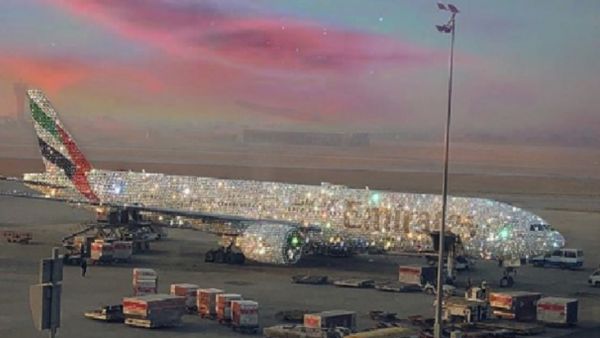 ما قصة الطائرة الإماراتية المرصعة بالألماس؟
