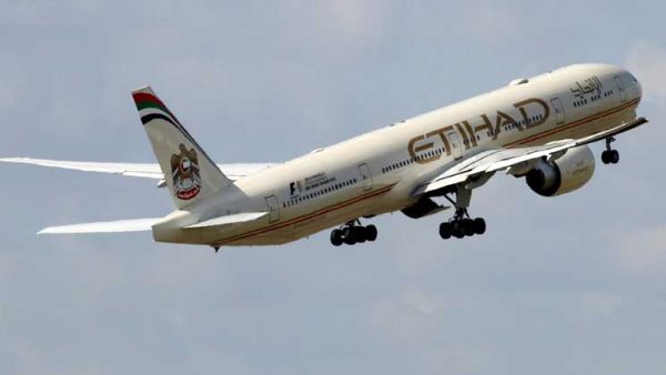طائرة اماراتية