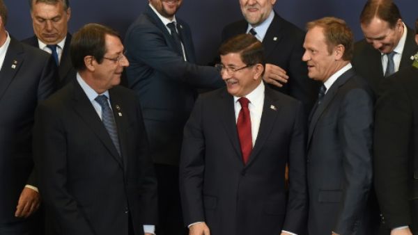 اوغلو بين القادة الاوروبيين في بروكسل