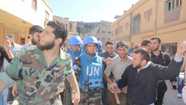 عبدالرزاق طلاس القيادي في الجيش الحر مع البعثة الدولية 