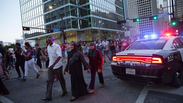 التظاهرة كانت تنظم ضد عنف الشرطة/ الصورة من AFP