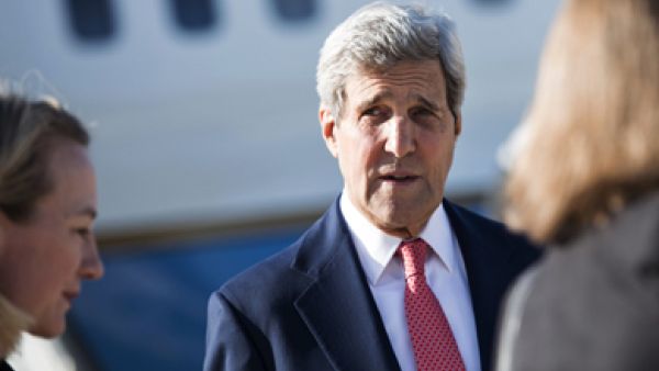 الوزير لم يخرج من سيارته وأن العربة التي خرجت من الموكب كانت تسير خلفه