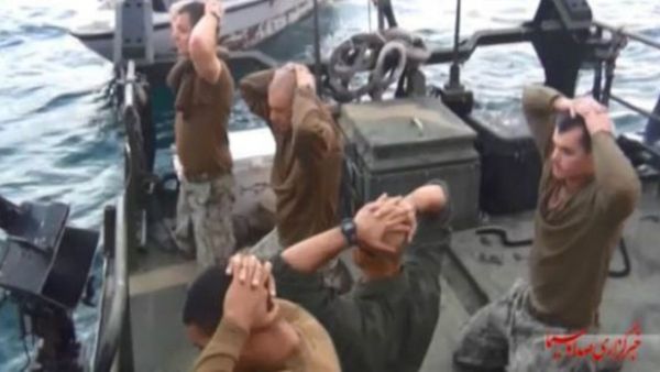 البحارة الأمريكيين الذين اعتقلتهم البحرية الإيرانية 