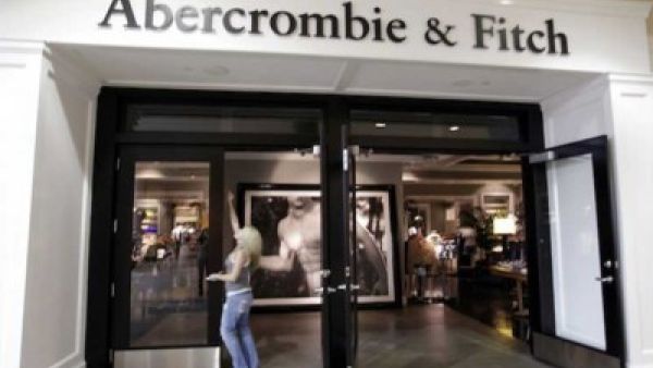 شركة ابركرومبي للملابس الجاهزة المعروفة بثياب عارضاتها “المثيرة”