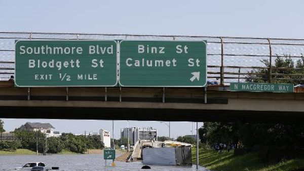 28 قتيلا على اثر امطار غزيرة على جانبي الحدود المكسيكية الاميركية
