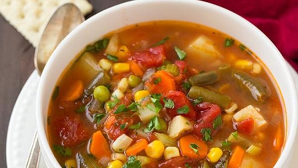 شوربة الخضار هي الوجبة التي لا تخلو منها أي مائدة في رمضان
