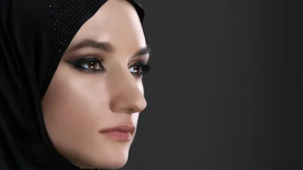 رسم الحواجب بالنسبة لكِ كمحجّبة هي عنصر مهمّ جدّاً لوجهكِ