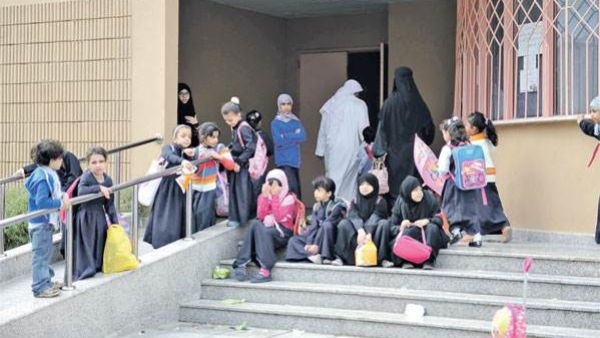 مديرة مدرسة تهدد طالبة بالفصل