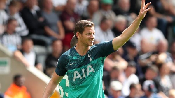 فيرتونخين يحتفل بهدفه