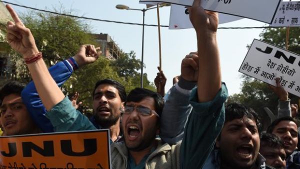 Demonstrators protest in Delhi (AFP/File Photo)