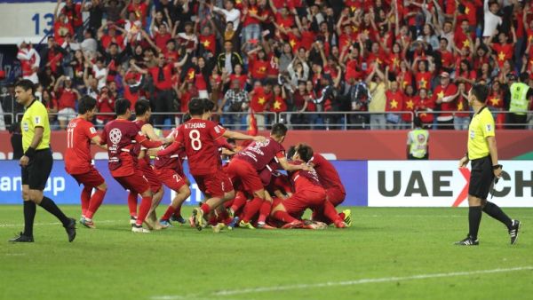  Goalkeeper Dang Van Lam was the hero of Vietnam's 4-2 penalty shoot-out win over Jordan following a 1-1 draw in the Asian Cup round of 16. 