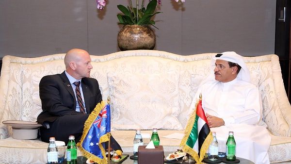 سلطان بن سعيد المنصوري، وزير الاقتصاد، مع معالي نيال بلير، الوزير المكلّف بالصناعات الدولية في حكومة نيوساوث ويلز الأسترالية. سلطان بن سعيد المنصوري، وزير الاقتصاد، مع معالي نيال بلير، الوزير المكلّف بالصناعات الدولية في حكومة نيوساوث ويلز الأسترالية.