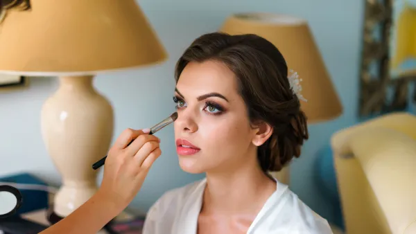 يعتمد المكياج اليوناني على البساطة  (shutterstock.com)
