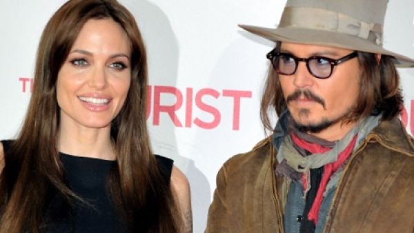 أنجلينا جولي و جوني ديب ينفيان ارتباطهما عاطفيا