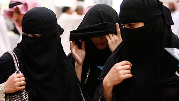 سعوديات نطالب الحكومة بتحريرنا
