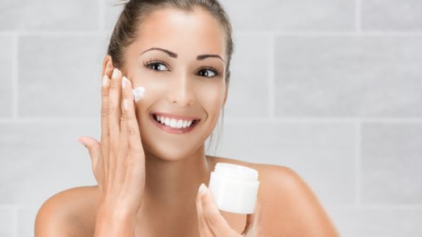 منتجات مكافحة الشيخوخة اللّيلية تساهم بشكل في منع التّجاعيد