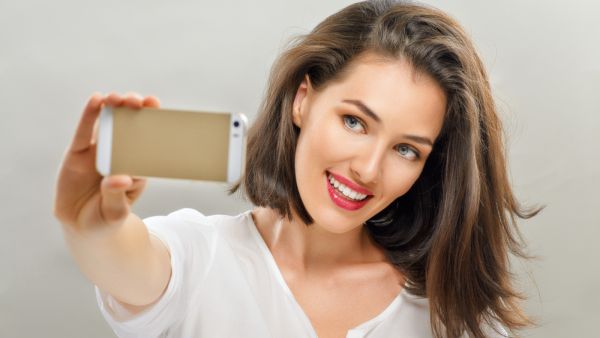 إفراطك في التواصل مع الرجال على وسائل التواصل يشعرهم بالإزعاج
 إفراطك في التواصل مع الرجال على وسائل التواصل يشعرهم بالإزعاج