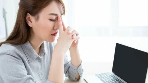 التوقف عن التفكير في أعباء العمل أولى خطوات الاسترخاء

