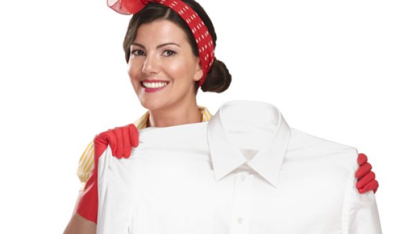 يجب غسل الملابس البيضاء على حرارة مرتفعة للتخلص من البقع
