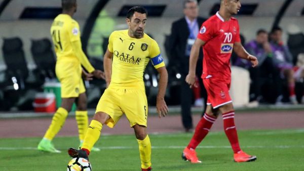Persepolis' Ali Alipour (R) walks by Al-Sadd Xavi Hernandez (L) during the AFC Champions League football match Al-Sadd (Qatar) vs Persepolis FC (Iran) at the Azadi Stadium in the Iranian capital Tehran on October 23, 2018.
ATTA KENARE / AFP