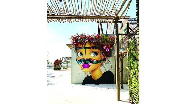يجسد افتتاح «ذا يارد» في الخوانيج التزام «مِراس» بابتكار وجهات عائلية جديدة، تتيح مجالاً للمقيمين والزائرين على حد سواء لاختبار تجارب جديدة والاستمتاع بها. يجسد افتتاح «ذا يارد» في الخوانيج التزام «مِراس» بابتكار وجهات عائلية جديدة، تتيح مجالاً للمقيمين والزائرين على حد سواء لاختبار تجارب جديدة والاستمتاع بها.