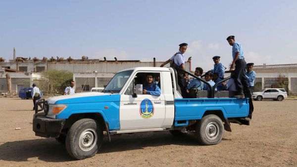 عناصر لخفر السواحل في الحديدة