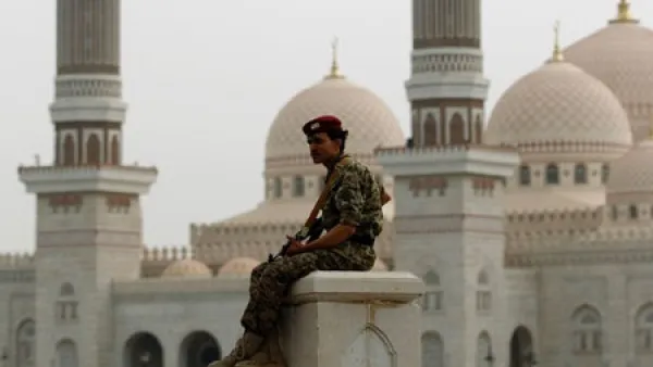 أزمة صامتة بين السعودية وعمان سببها الحوثيون