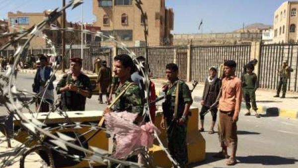 في بيحان قتل اربعة متمردين وثلاثة افراد احدى القبائل بعد ظهر الاثنين في غارات للتحالف