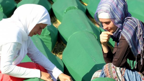  سربرنيتسا، مجزرة شهدتها البوسنة والهرسك سنة 1995 على أيدي القوات الصربية 