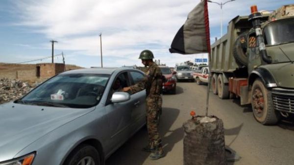 حاجز تفتيش للجيش اليمني على احد مداخل صنعاء/أ.ف.ب