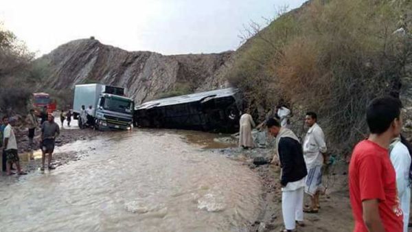 تشهد أجواء عدة محافظات يمنية أمطاراً غزيرة مصحوبة بأعاصير، ضمن تأثيرات إعصار “مكونو”