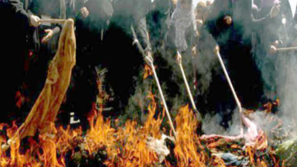 حرق البراقع احتجاجا على صالح 