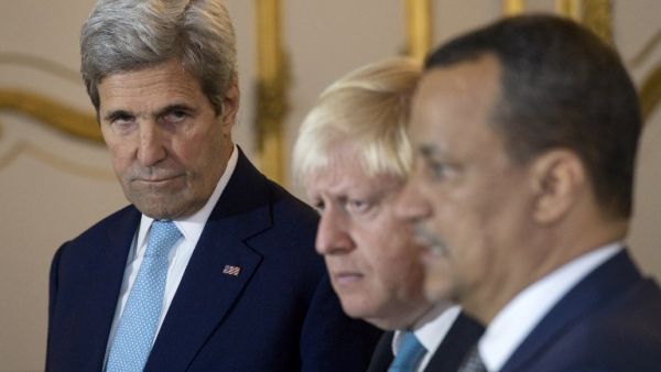 US Secretary of State John Kerry, British Foreign Secretary Boris Johnson and UN Special Envoy for Yemen Ismail Ould Cheikh Ahmed make a joint statement on Yemen at Lancaster House in London on October 16, 2016. (AFP/Justin Tallis)