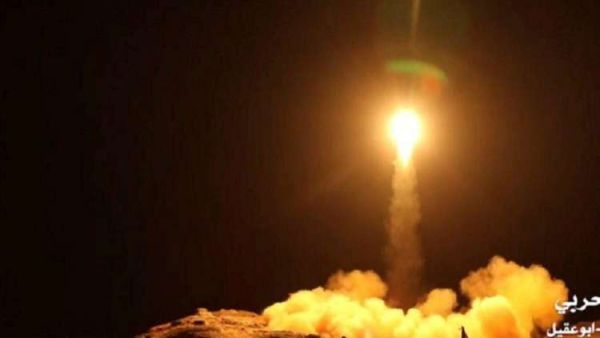 إطلاق صاروخ باليستي على قاعدة الملك فيصل في جازان