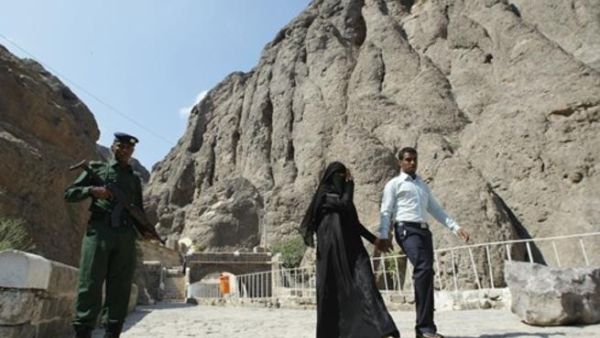 القاعدة دربت وحدات خاصة لحماية السنة