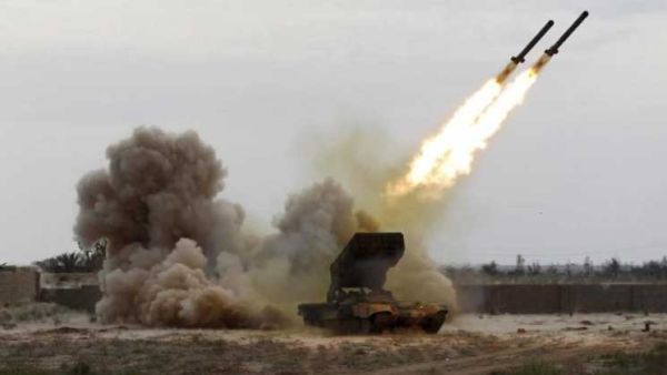 الحوثيون يستهدفون معسكر "أم الريش" التابع لقوات هادي في محافظة مأرب